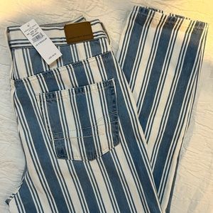 American Eagle 🦅 NWT Striped “Mom” Jean, Size 6, $26